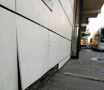 Cani sciolti dietro la bomba carta all’Airone 