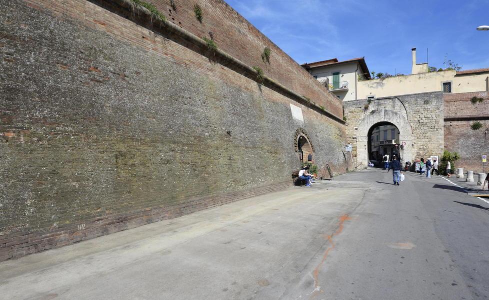 Gazebo, solo 14 richieste fuori dal centro 