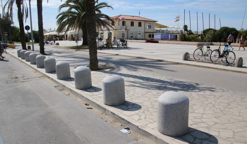 Installate in passeggiata le barriere antiterrorismo 