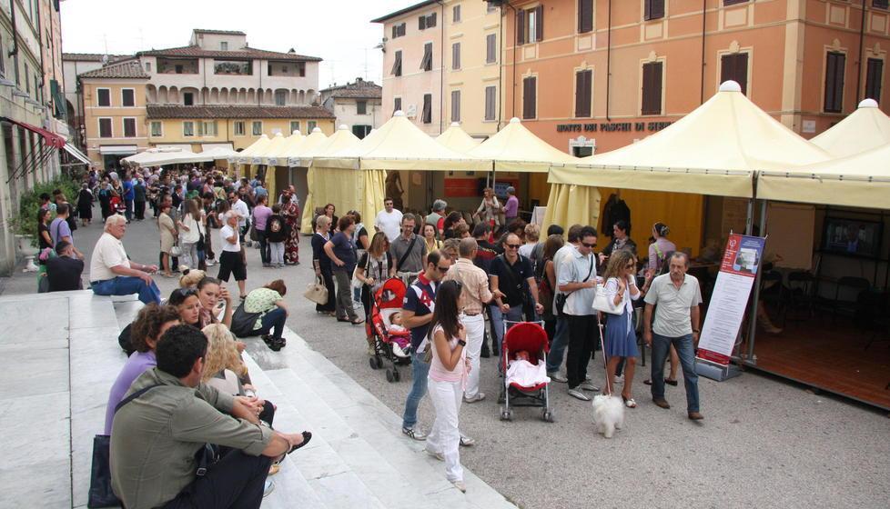 Autunno spento in Versilia il turismo è appeso a Lucca 