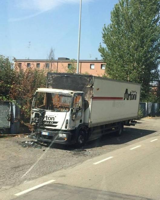 Camion incendiato in maggio «Non è ancora stato spostato»