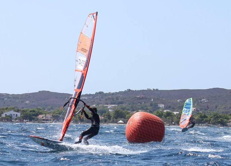 Giorgi doma le onde di Carloforte