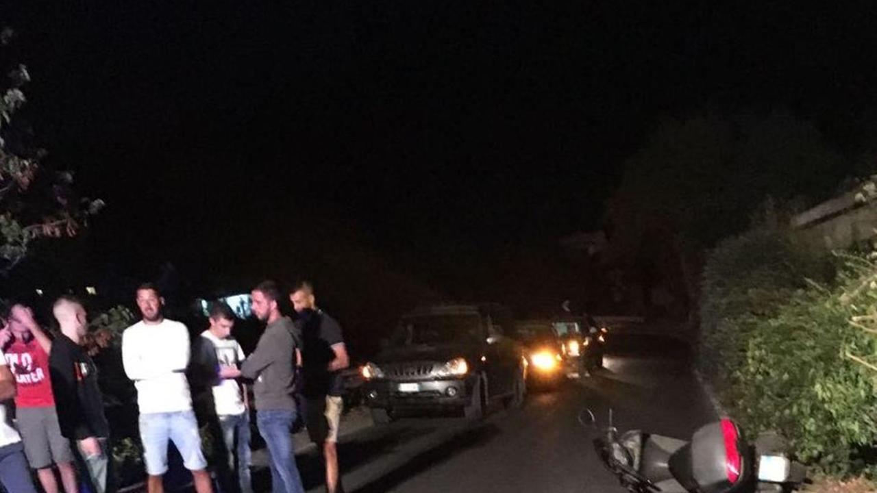 Fuori strada con la moto, grave 52enne