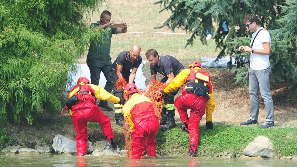 Castelnuovo, trovato 16enne morto nel lago del parco: probabile annegamento