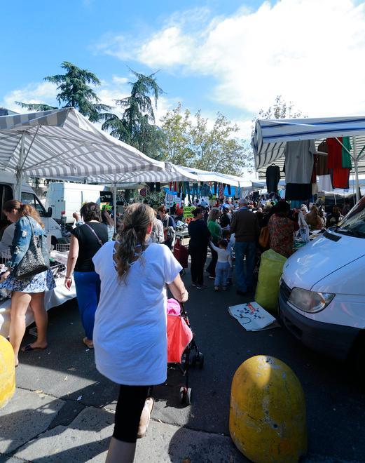Venditore abusivo al Novi Sad “espulso” e multato di 5mila euro
