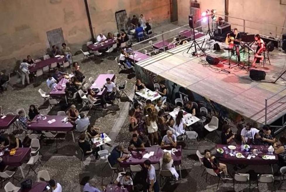 Serata coi vini rossi locali a Calici in Rocca