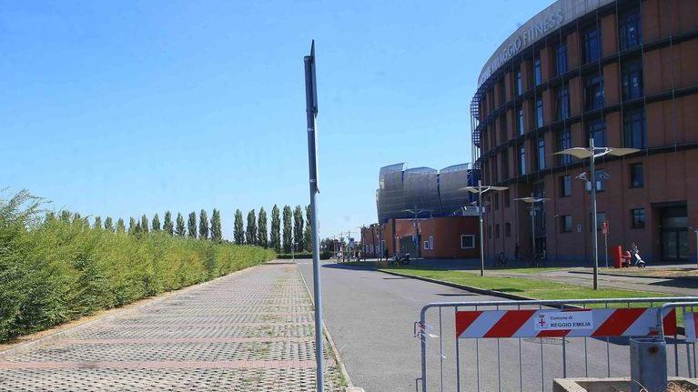 Centri commerciali semideserti attorno allo stadio
