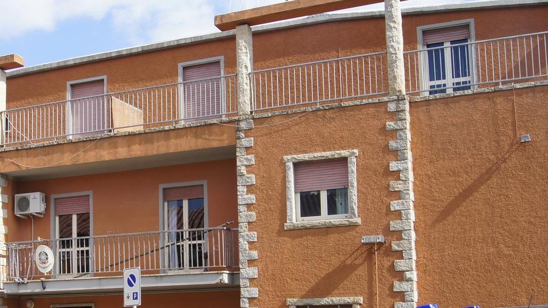 Carabiniere sventa un incendio in casa