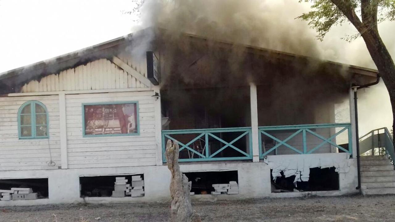 Monti, in fiamme un chiosco-bar