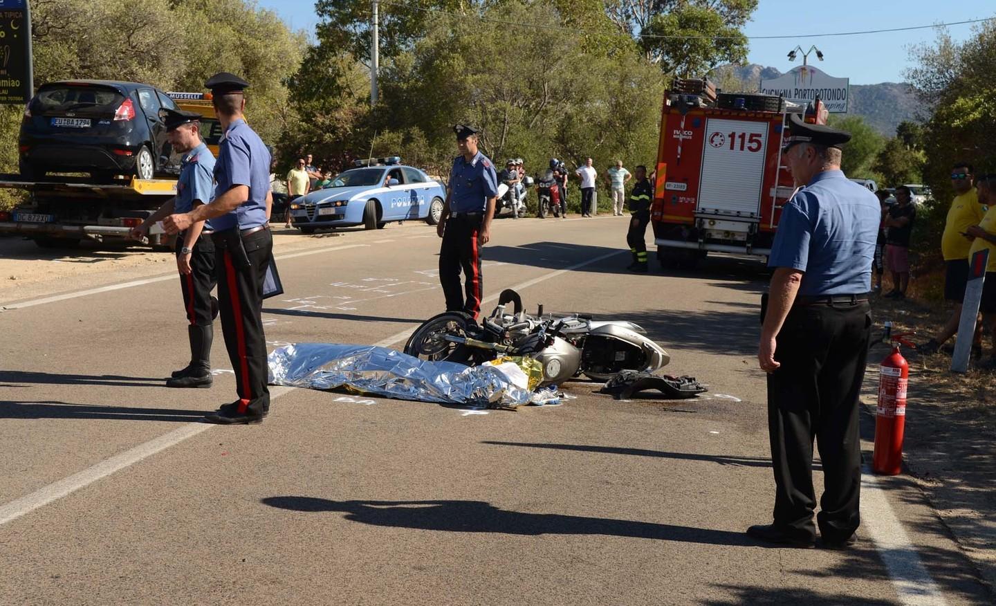 Scontro moto-auto: muore un centauro 