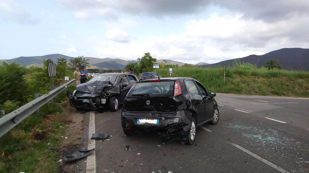 Le auto che si sono scontrate sulla Castiglionese