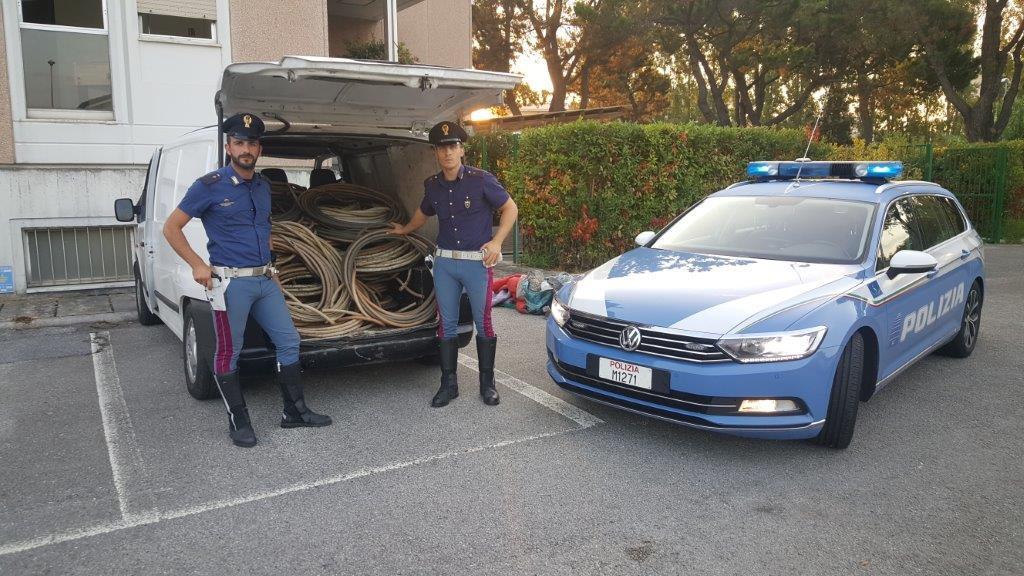Il rame rubato sequestrato dalla polizia stradale di Viareggio