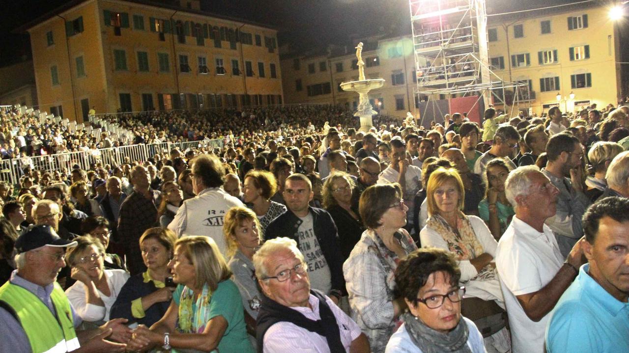 L'allestimento in piazza Duomo per il Corteggio storico edizione 2016 (foto Batavia)