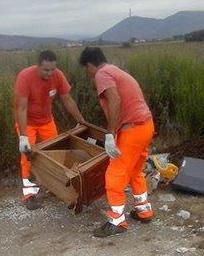 Oltre mille chili di rifiuti raccolti a bordo strada