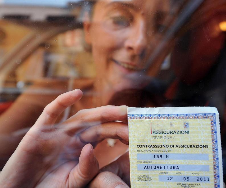 L’assicurazione per l’auto è una giungla di rincari 