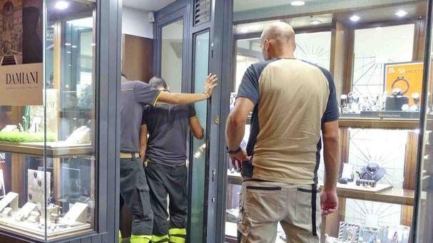 «Un grazie ai vigili del fuoco»