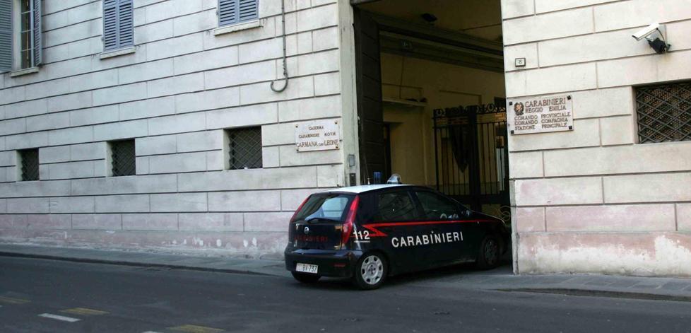 Il video anche in cella: controlli del piantone poi l’allarme