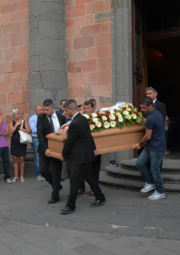 L’addio ad Atzeni: «Fermiamo l’odio e le vendette» 