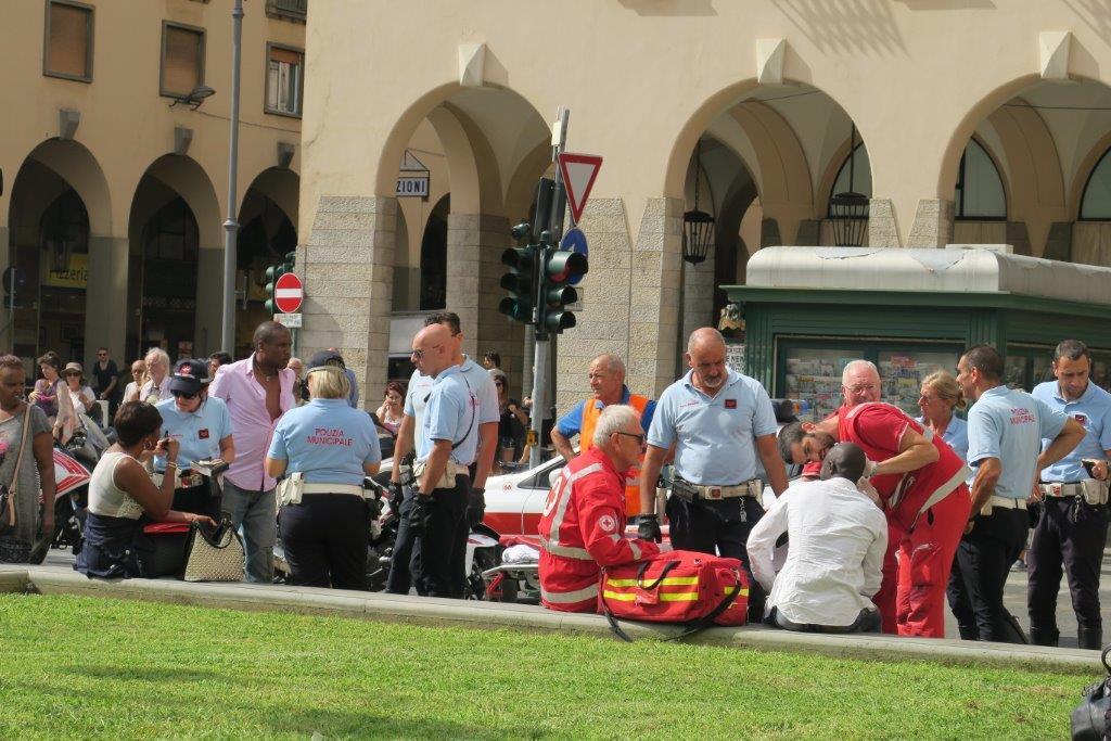 Caos in piazza Grande per una lite, interviene la municipale