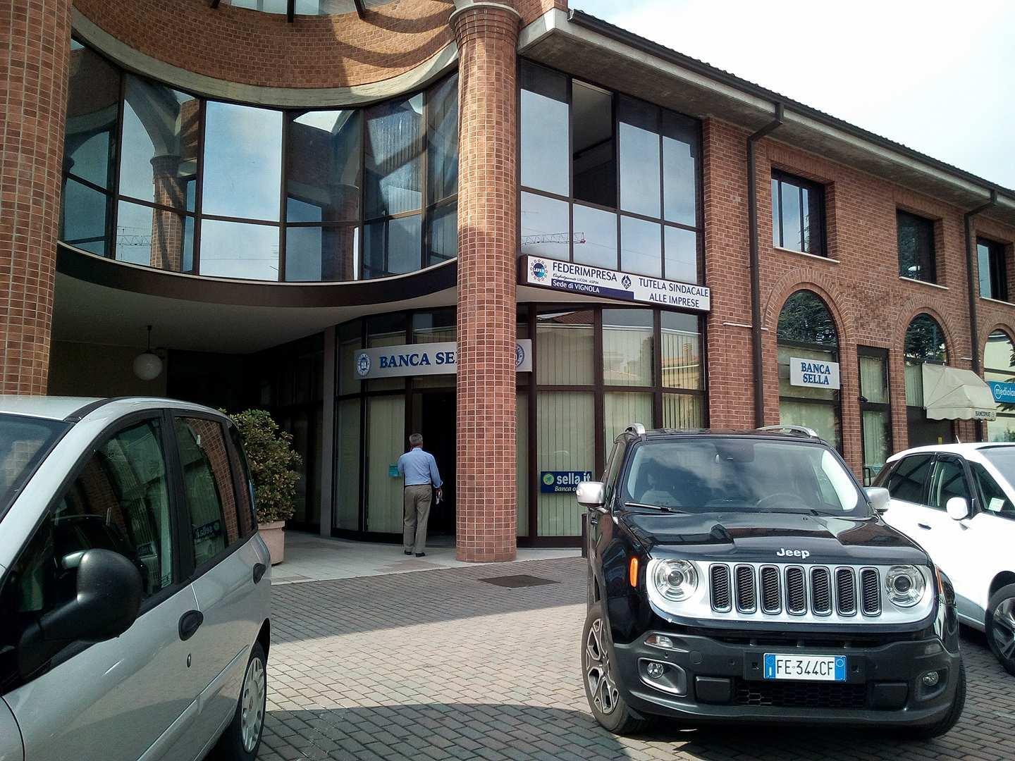 Vignola, aggredito mentre preleva al Bancomat 