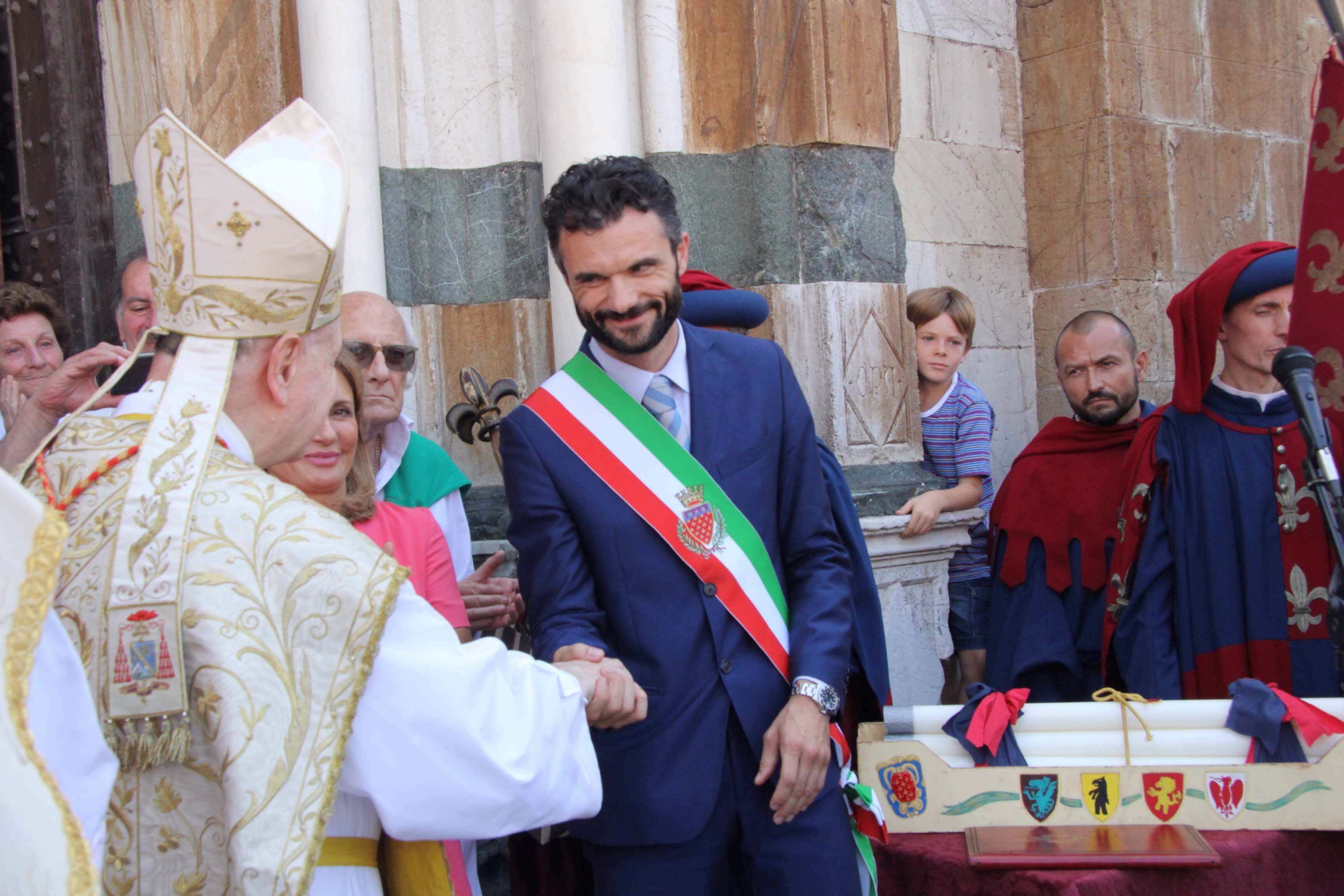 La benedizione dei ceri (foto Batavia) 