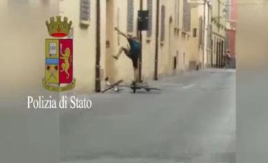 Reggio Emilia: sfondò a calci la porta della Prefettura inneggiando ad Allah, rimpatriato in Marocco