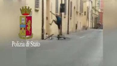 Reggio Emilia: sfondò a calci la porta della Prefettura inneggiando ad Allah, rimpatriato in Marocco