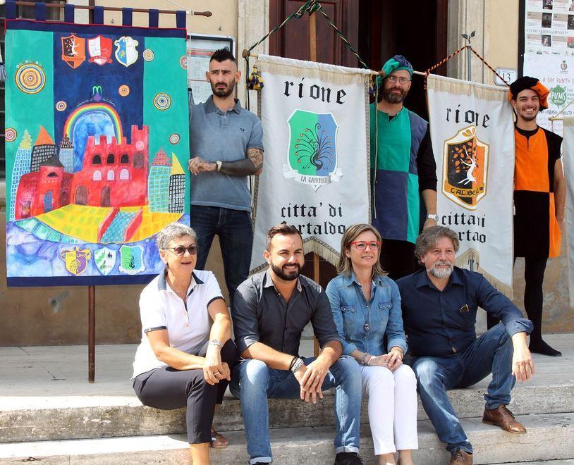 I sei popoli di Certaldo a caccia del cencio realizzato da Santini 