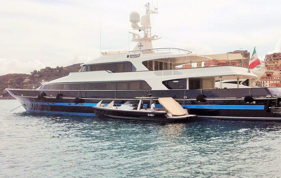 Alla Pilarella il superyacht di Valentino 