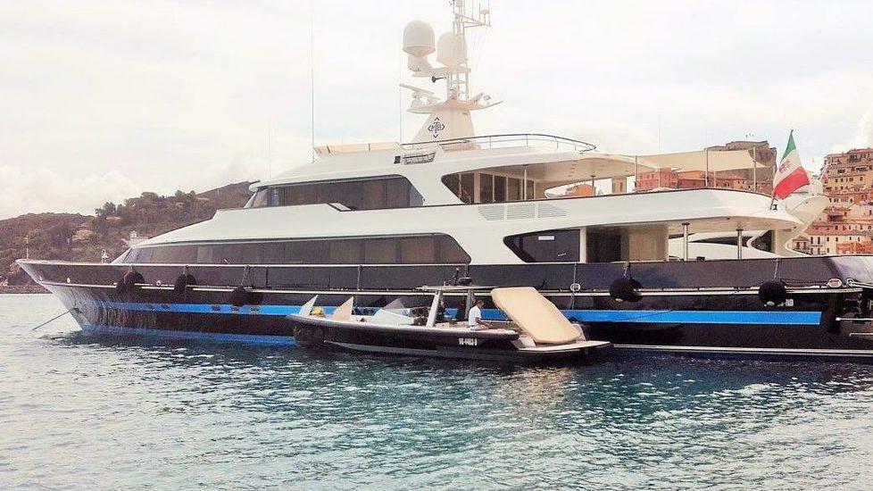 Alla Pilarella il superyacht di Valentino