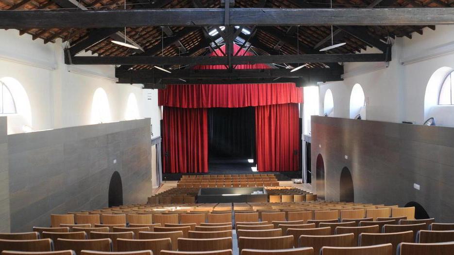 Posti a teatro, è polemica «I migliori vanno ai soliti»