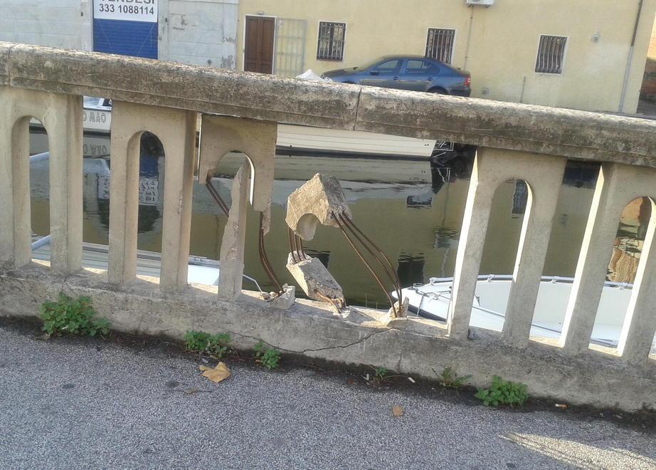 Ponte di Pisa: danneggiata la balaustra