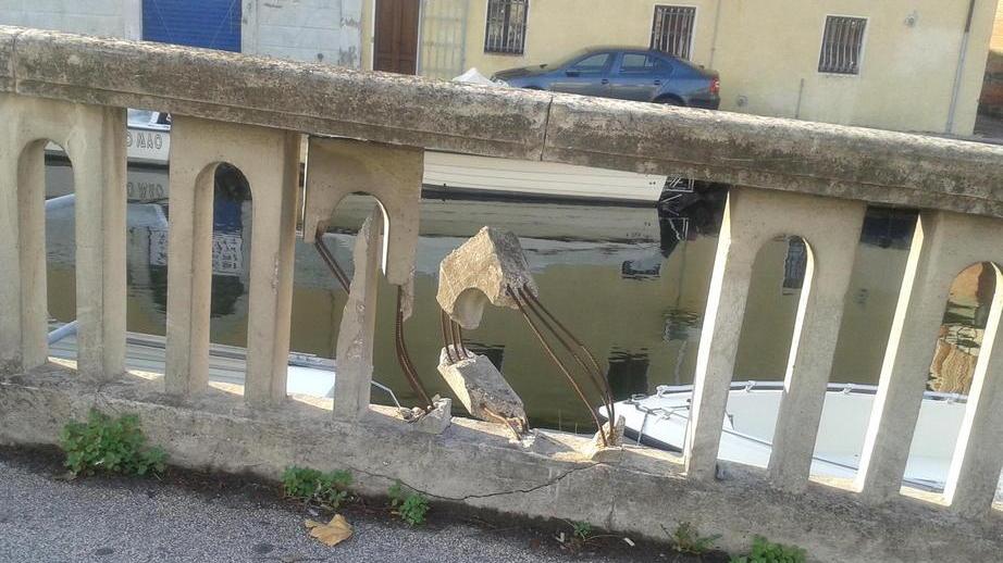 Ponte di Pisa: danneggiata la balaustra