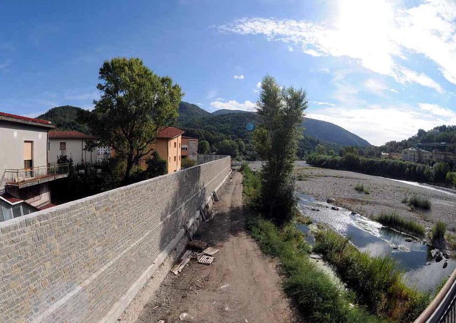 Argine sul Magra, sarà più alta la passerella pedonale 