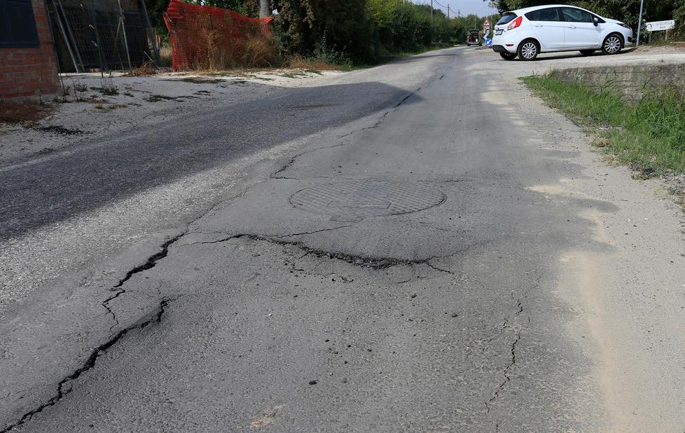 Finiti i lavori, si aprono voragini 