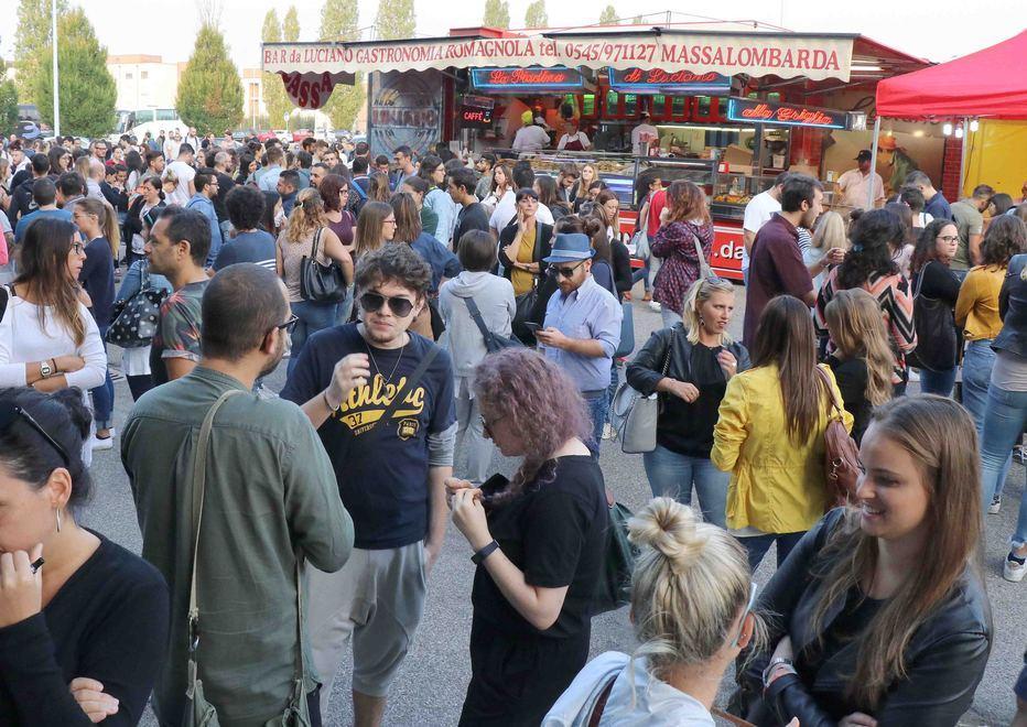 In cinquemila per il concorso con giallo 