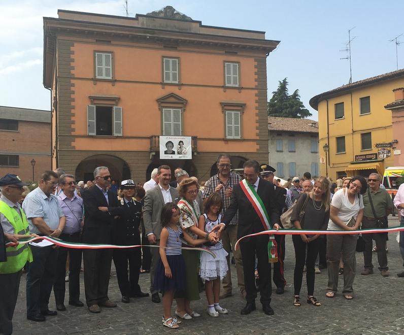 Antica Fiera dei Tori tra antichi trattori stand e musica country 