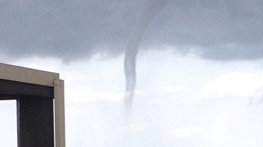 Maltempo, tromba d'aria sul lungomare