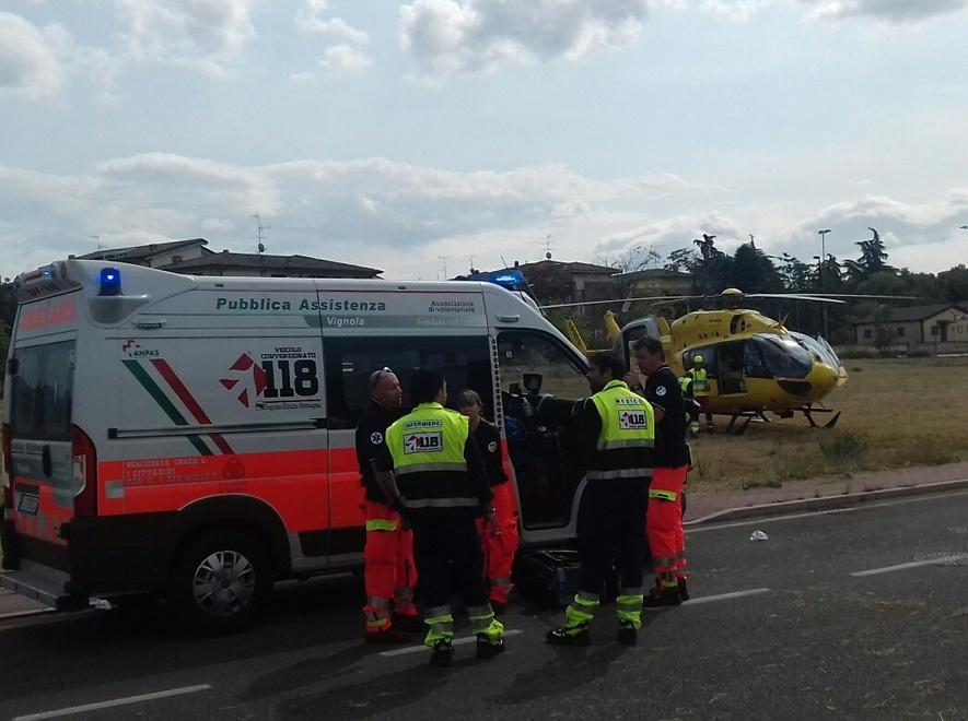 Vignola, precipita dal tetto di casa: è gravissimo 