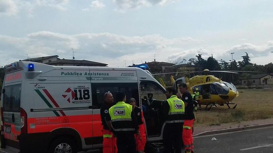 Vignola, precipita dal tetto di casa: è gravissimo
