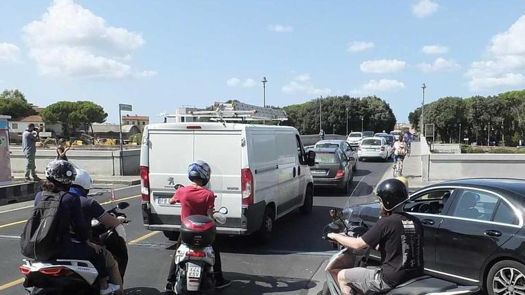 Lungarno Buozzi riaperto, interventi sulle due rotatorie