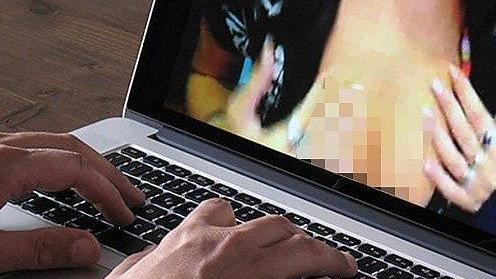 Ragazzine adescate in chat per fare sesso