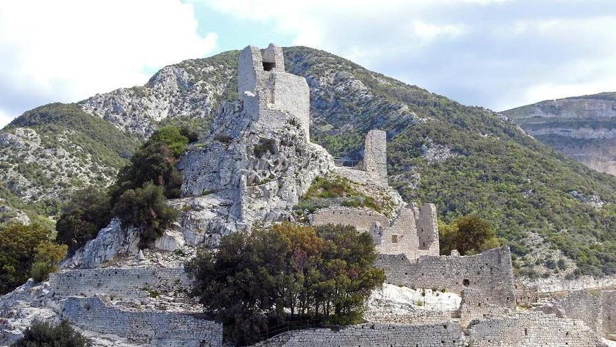 Visita di sera all’Acropoli e nordic walking a Campiglia