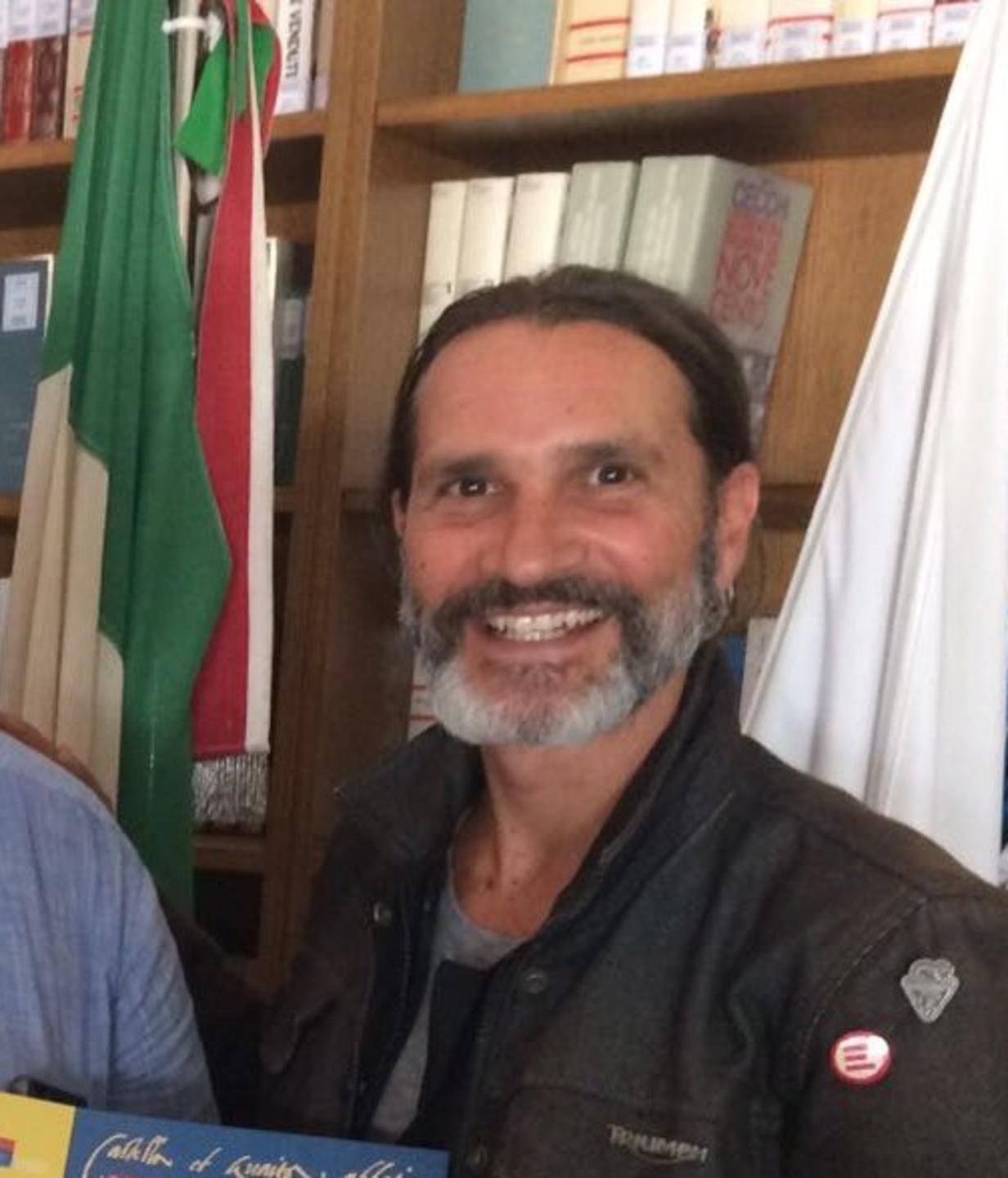 Il sindaco: «Sui vaccini siate cauti» 