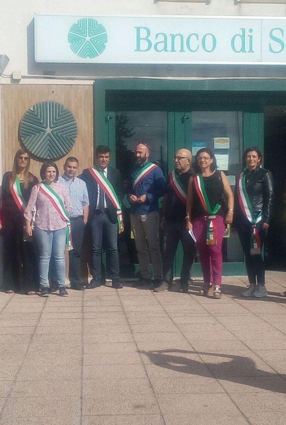 I sindaci contro la chiusura degli sportelli bancari