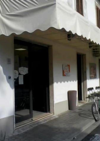 Bandito solitario all’assalto del bar ma fugge con 60 euro