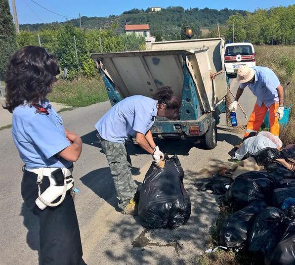 Rifiuti, raffica di multe contro chi li abbandona 