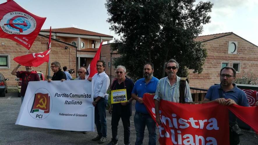 Sinistra italiana protesta davanti al Falusi