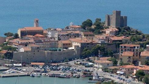 Porto di Talamone Il fondale è basso via le imbarcazioni