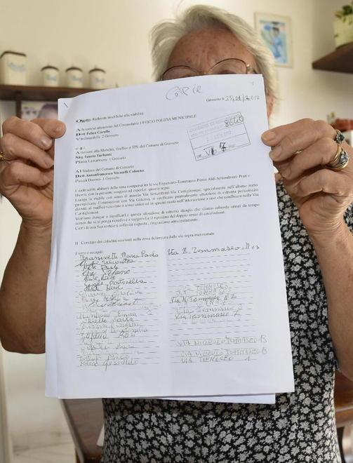 «Aiuto, auto contromano lungo via Settembrini» 